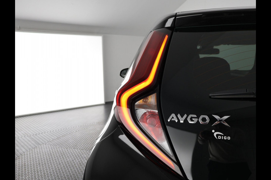 Toyota Aygo X 1.0 VVT-i MT Play Bi-Tone | Apple Carplay & AndroidAUTO | Camera | Privacy Glass |