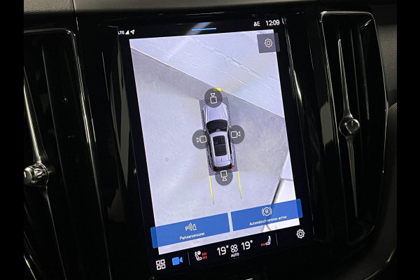 Volvo XC60 2.0 T6 Plug-in hybrid AWD Plus Dark Trekhaak | Open dak | 360 camera | Stuur-/stoelverwarming | Memory | Carplay | Harman/Kardon