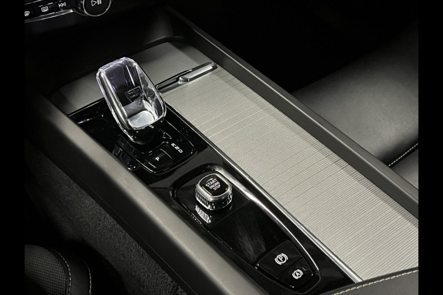 Volvo XC60 2.0 T6 Plug-in hybrid AWD Plus Dark Trekhaak | Open dak | 360 camera | Stuur-/stoelverwarming | Memory | Carplay | Harman/Kardon