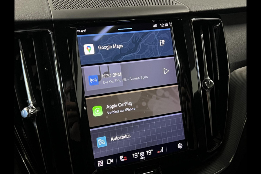 Volvo XC60 2.0 T6 Plug-in hybrid AWD Plus Dark Trekhaak | Open dak | 360 camera | Stuur-/stoelverwarming | Memory | Carplay | Harman/Kardon