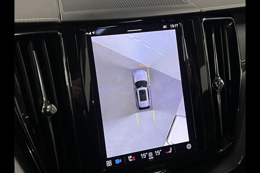 Volvo XC60 2.0 T6 Plug-in hybrid AWD R-Design Luchtvering | Trekhaak | Bowers & Wilkins | Open dak | Adapt. cruise | 360 camera | Memory | Stuur-/stoelverwarming | Head-up