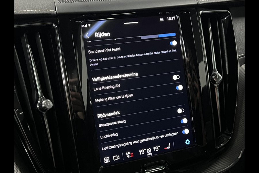 Volvo XC60 2.0 T6 Plug-in hybrid AWD R-Design Luchtvering | Trekhaak | Bowers & Wilkins | Open dak | Adapt. cruise | 360 camera | Memory | Stuur-/stoelverwarming | Head-up