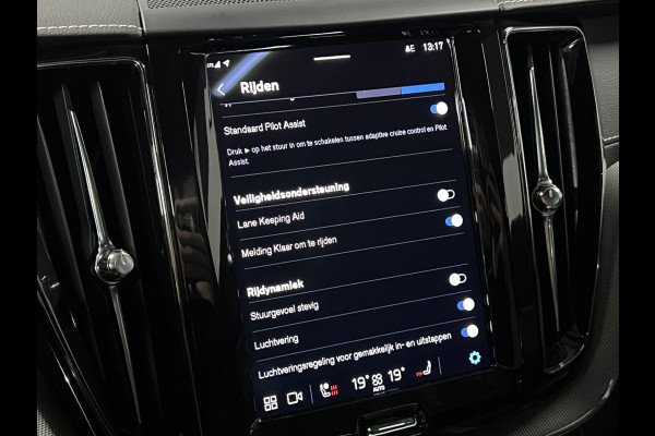 Volvo XC60 2.0 T6 Plug-in hybrid AWD R-Design Luchtvering | Trekhaak | Bowers & Wilkins | Open dak | Adapt. cruise | 360 camera | Memory | Stuur-/stoelverwarming | Head-up