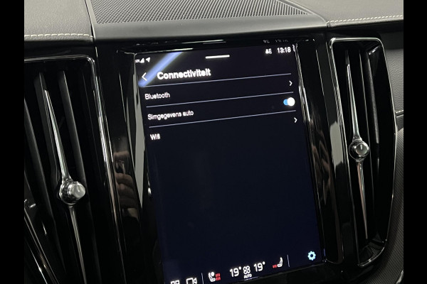 Volvo XC60 2.0 T6 Plug-in hybrid AWD R-Design Luchtvering | Trekhaak | Bowers & Wilkins | Open dak | Adapt. cruise | 360 camera | Memory | Stuur-/stoelverwarming | Head-up