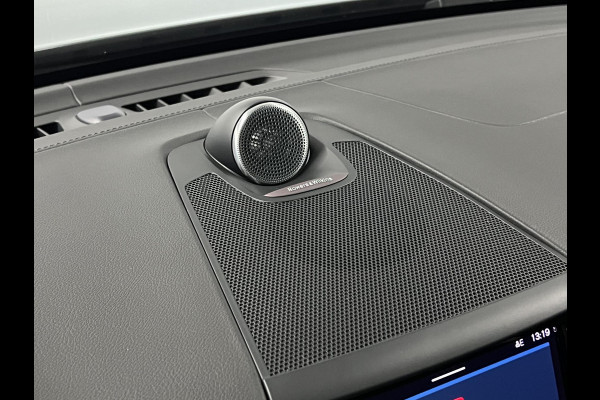 Volvo XC60 2.0 T6 Plug-in hybrid AWD R-Design Luchtvering | Trekhaak | Bowers & Wilkins | Open dak | Adapt. cruise | 360 camera | Memory | Stuur-/stoelverwarming | Head-up