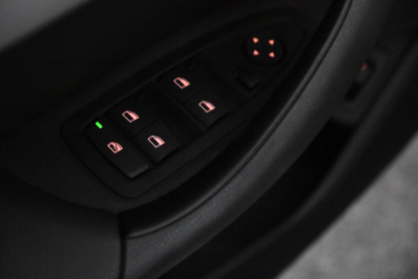 BMW X1 sDrive18i X-Line *1ste Eigenaar*Leer*Navigatie*Stoelverwarming*