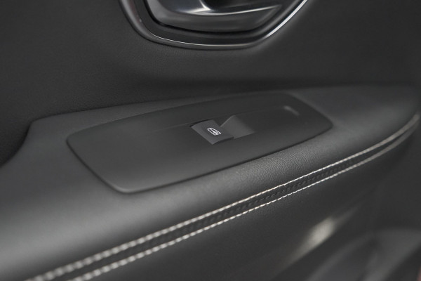 Renault Scénic TCe 140 EDC Limited | Camera | Stoelverwarming | Navigatie | Apple Carplay