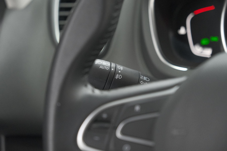 Renault Scénic TCe 140 EDC Limited | Camera | Stoelverwarming | Navigatie | Apple Carplay