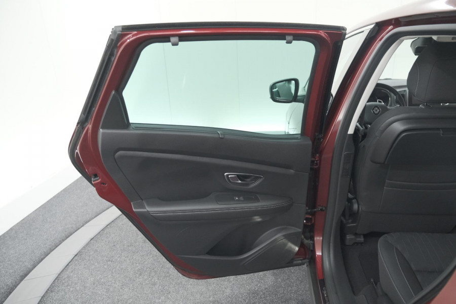 Renault Scénic TCe 140 EDC Limited | Camera | Stoelverwarming | Navigatie | Apple Carplay