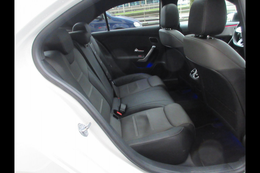 Mercedes-Benz A-Klasse 180 d AMG Sfeer Distronic Pano 19''