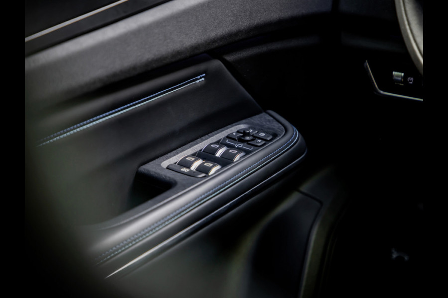 Lynk & Co 01 1.5 Plug-In Hybrid 262pk BLACKED OUT | 360 Camera | Panoramadak