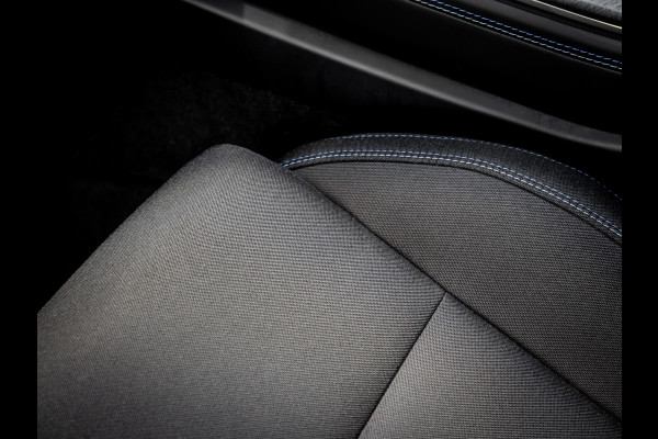 Lynk & Co 01 1.5 Plug-In Hybrid 262pk BLACKED OUT | 360 Camera | Panoramadak