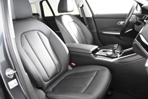 BMW 3 Serie Touring 318i *1ste Eigenaar*Navigatie*Leer*Carplay*