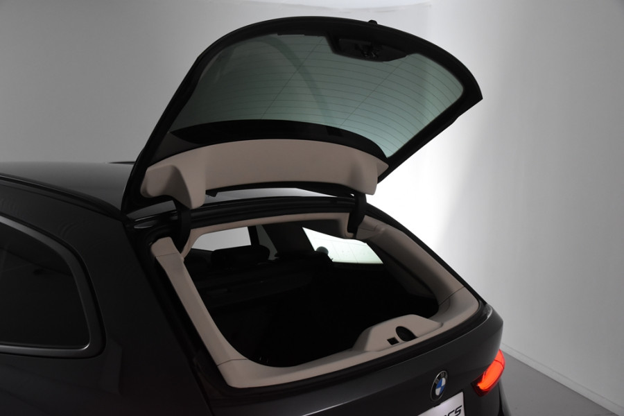 BMW 3 Serie Touring 318i *1ste Eigenaar*Navigatie*Leer*Carplay*