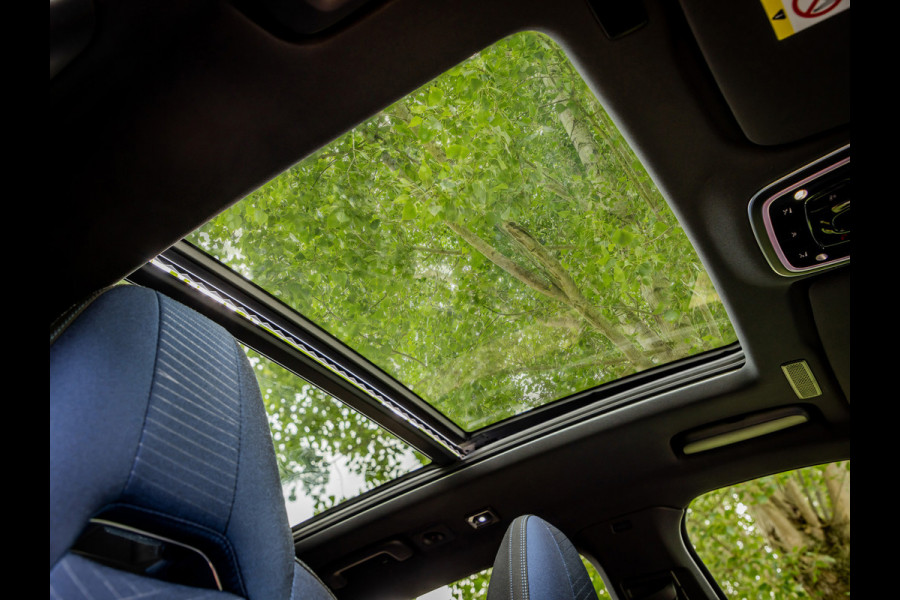 Lynk & Co 01 1.5 Plug-In Hybrid 262pk Zwarte hemel|360 Camera|Panoramadak