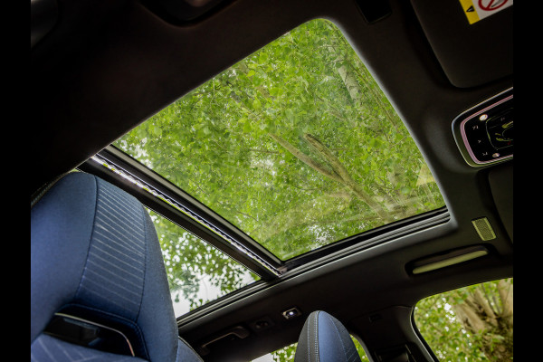 Lynk & Co 01 1.5 Plug-In Hybrid 262pk Zwarte hemel|360 Camera|Panoramadak