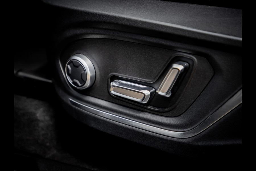 Lynk & Co 01 1.5 Plug-In Hybrid 262pk Zwarte hemel|360 Camera|Panoramadak