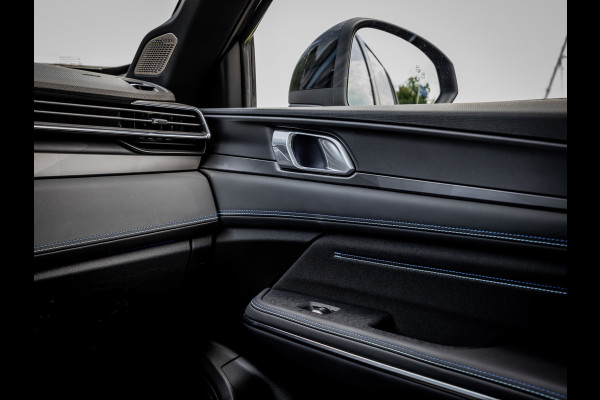 Lynk & Co 01 1.5 Plug-In Hybrid 262pk Zwarte hemel|360 Camera|Panoramadak