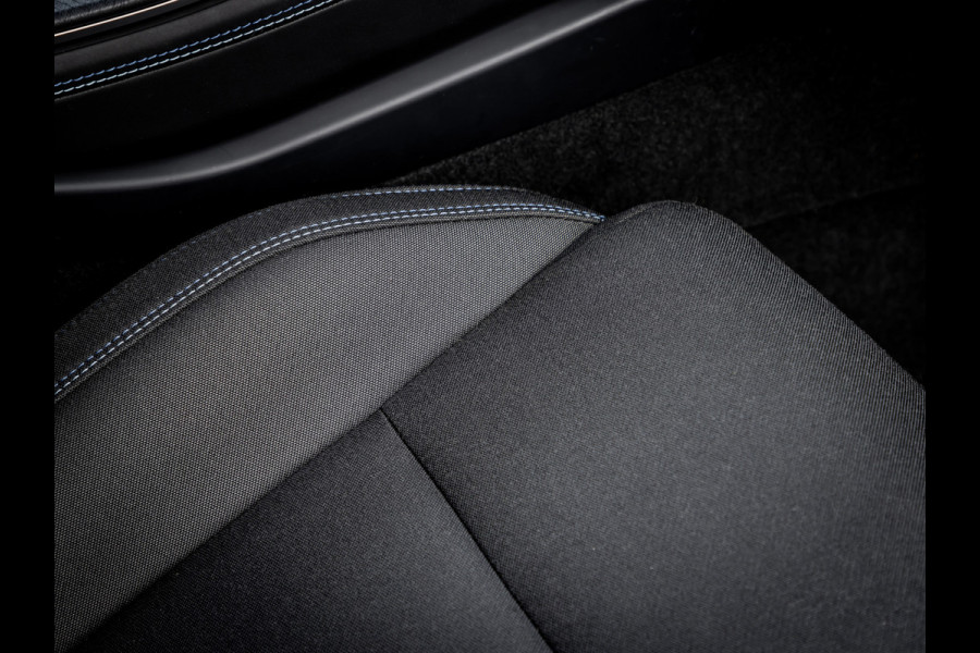 Lynk & Co 01 1.5 Plug-In Hybrid 262pk Zwarte hemel|360 Camera|Panoramadak