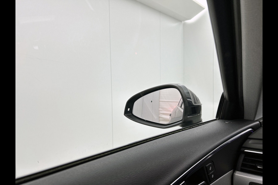 Audi A4 Avant 2.0 TFSI MHEV quattro Sport S line Edition (STOELVERWARMING, ADAPTIVE CRUISE, SFEERVERLICHTING, CAMERA, PDC)