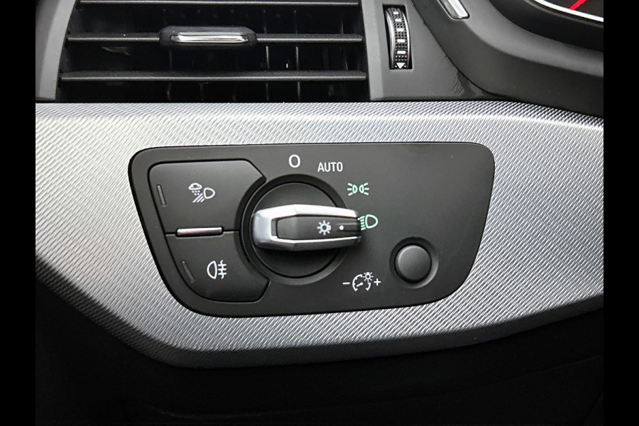 Audi A4 Avant 2.0 TFSI MHEV quattro Sport S line Edition (STOELVERWARMING, ADAPTIVE CRUISE, SFEERVERLICHTING, CAMERA, PDC)