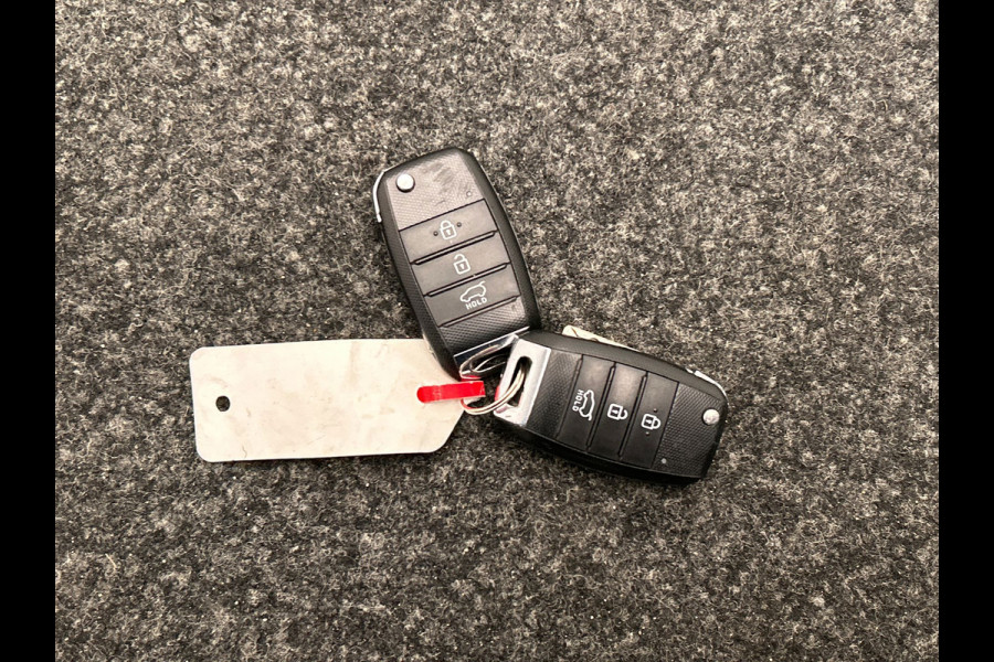 Kia Sportage 1.6 GDI DynamicLine Carplay Trekhaak Stoel/Stuur Verwarming Camera Lane Assist