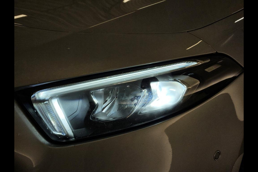 Mercedes-Benz A-Klasse 180 Business Solution AMG | Panoramadak | Stoelverwarming | Camera | Navigatie | Apple Carplay | Keyless | Cruise Control | DAB |