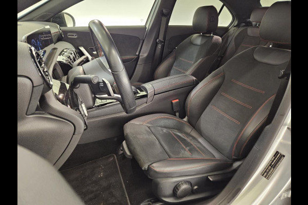 Mercedes-Benz A-Klasse 180 Business Solution AMG | Panoramadak | Stoelverwarming | Camera | Navigatie | Apple Carplay | Keyless | Cruise Control | DAB |