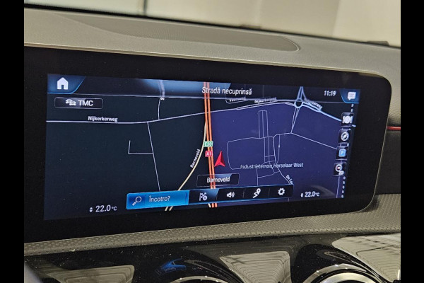 Mercedes-Benz A-Klasse 180 Business Solution AMG | Panoramadak | Stoelverwarming | Camera | Navigatie | Apple Carplay | Keyless | Cruise Control | DAB |