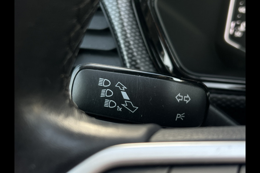 Volkswagen T-Cross 1.0 TSI Life | Camera | Adaptive Cruise | Navi | Carplay