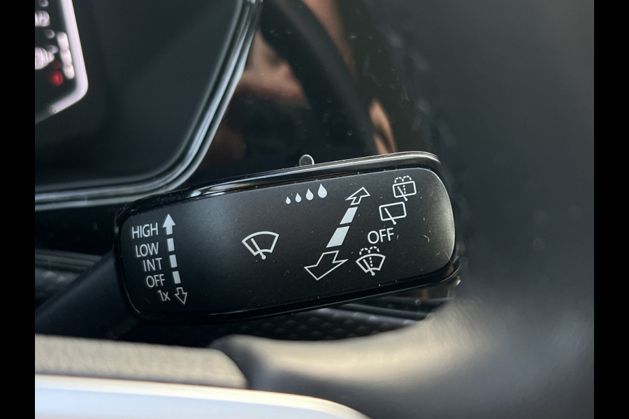 Volkswagen T-Cross 1.0 TSI Life | Camera | Adaptive Cruise | Navi | Carplay