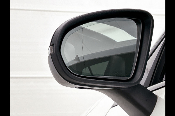 Mercedes-Benz CLA-Klasse Shooting Brake 200 Business Solution AMG (PANORAMADAK, SFEERVERLICHTING, CAMERA, LEDER)