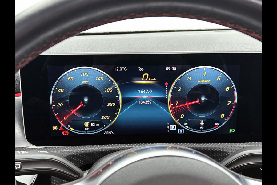 Mercedes-Benz CLA-Klasse Shooting Brake 200 Business Solution AMG (PANORAMADAK, SFEERVERLICHTING, CAMERA, LEDER)