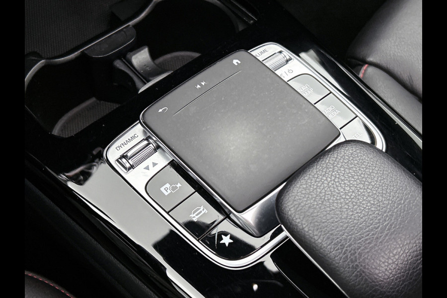 Mercedes-Benz CLA-Klasse Shooting Brake 200 Business Solution AMG (PANORAMADAK, SFEERVERLICHTING, CAMERA, LEDER)