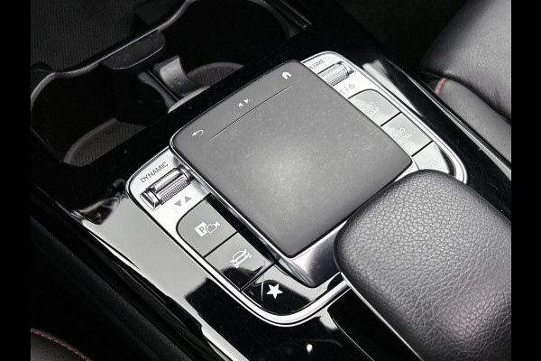 Mercedes-Benz CLA-Klasse Shooting Brake 200 Business Solution AMG (PANORAMADAK, SFEERVERLICHTING, CAMERA, LEDER)