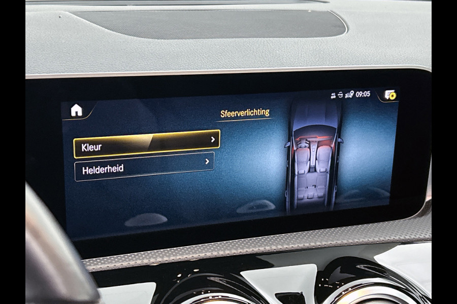 Mercedes-Benz CLA-Klasse Shooting Brake 200 Business Solution AMG (PANORAMADAK, SFEERVERLICHTING, CAMERA, LEDER)