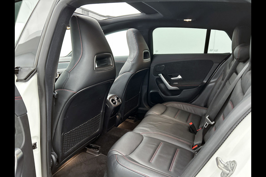 Mercedes-Benz CLA-Klasse Shooting Brake 200 Business Solution AMG (PANORAMADAK, SFEERVERLICHTING, CAMERA, LEDER)
