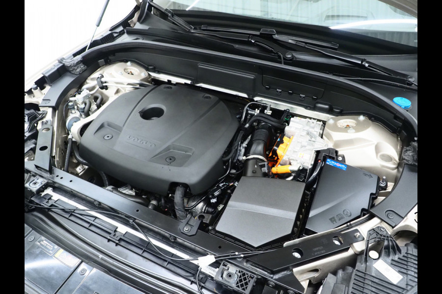 Volvo XC60 2.0 T6 Plug-in hybrid AWD Ultimate Dark Long Range | Panoramadak | Harman/Kardon | Pilot Assist | Keyless | HUD | Camera | Carplay