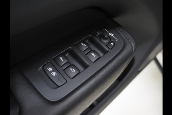 Volvo XC60 2.0 T6 Plug-in hybrid AWD Ultimate Dark Long Range | Panoramadak | Harman/Kardon | Pilot Assist | Keyless | HUD | Camera | Carplay