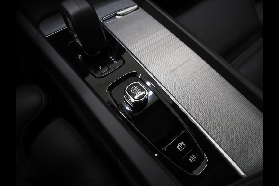 Volvo XC60 2.0 T6 Plug-in hybrid AWD Ultimate Dark Long Range | Panoramadak | Harman/Kardon | Pilot Assist | Keyless | HUD | Camera | Carplay