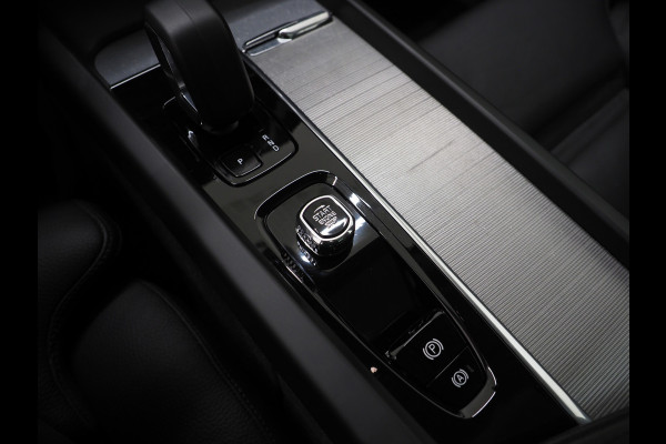 Volvo XC60 2.0 T6 Plug-in hybrid AWD Ultimate Dark Long Range | Panoramadak | Harman/Kardon | Pilot Assist | Keyless | HUD | Camera | Carplay