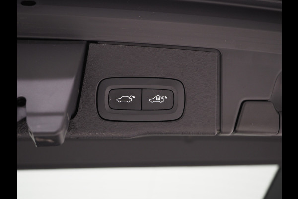 Volvo XC60 2.0 T6 Plug-in hybrid AWD Ultimate Dark Long Range | Panoramadak | Harman/Kardon | Pilot Assist | Keyless | HUD | Camera | Carplay