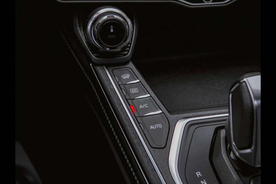 Lynk & Co 01 1.5 Black Edition Panoramadak/360° Camera/ACC/Stoelverwarming