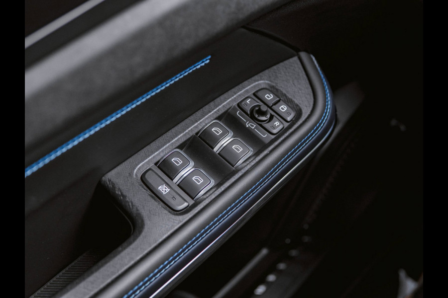 Lynk & Co 01 1.5 Black Edition Panoramadak/360° Camera/ACC/Stoelverwarming