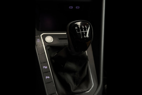 Volkswagen Taigo 1.0 TSI 2x R-Line Panorama CarPlay Camera