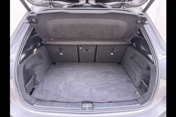 Mercedes-Benz GLA 180 AMG// Camera // Elek. Achterklep // Sfeerverlichting // Night pakket // 19" AMG Velgen // LED