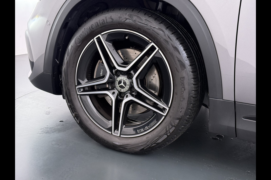 Mercedes-Benz GLA 180 AMG// Camera // Elek. Achterklep // Sfeerverlichting // Night pakket // 19" AMG Velgen // LED