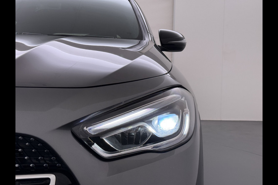 Mercedes-Benz GLA 180 AMG// Camera // Elek. Achterklep // Sfeerverlichting // Night pakket // 19" AMG Velgen // LED