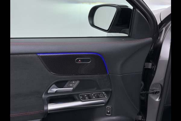 Mercedes-Benz GLA 180 AMG// Camera // Elek. Achterklep // Sfeerverlichting // Night pakket // 19" AMG Velgen // LED