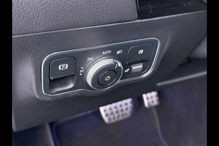 Mercedes-Benz GLA 180 AMG// Camera // Elek. Achterklep // Sfeerverlichting // Night pakket // 19" AMG Velgen // LED